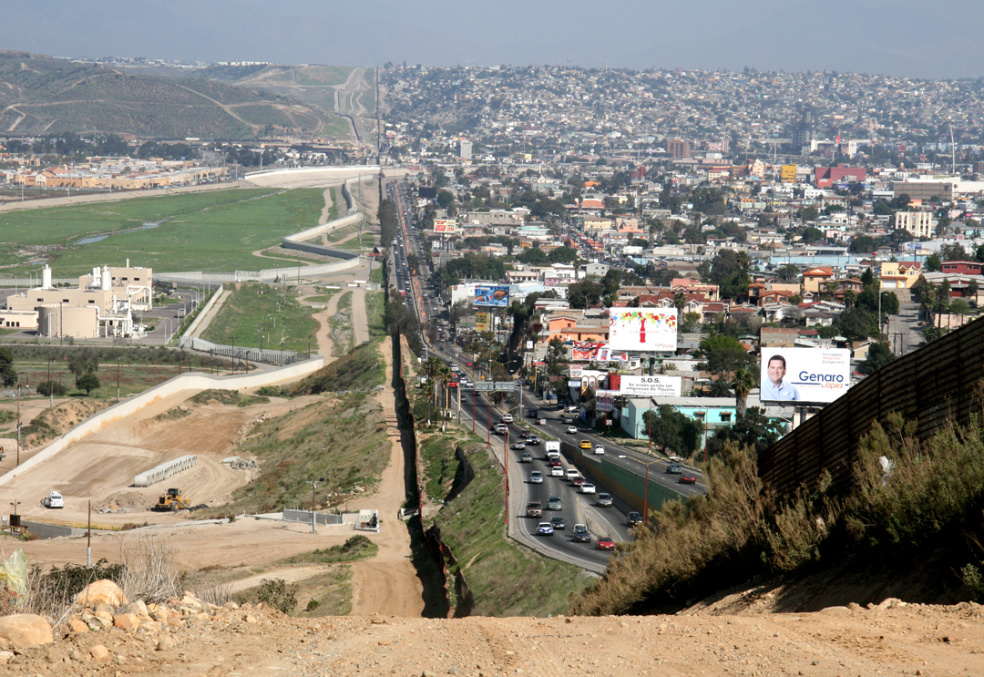 Cheek-by-jowl, the Mexican border town