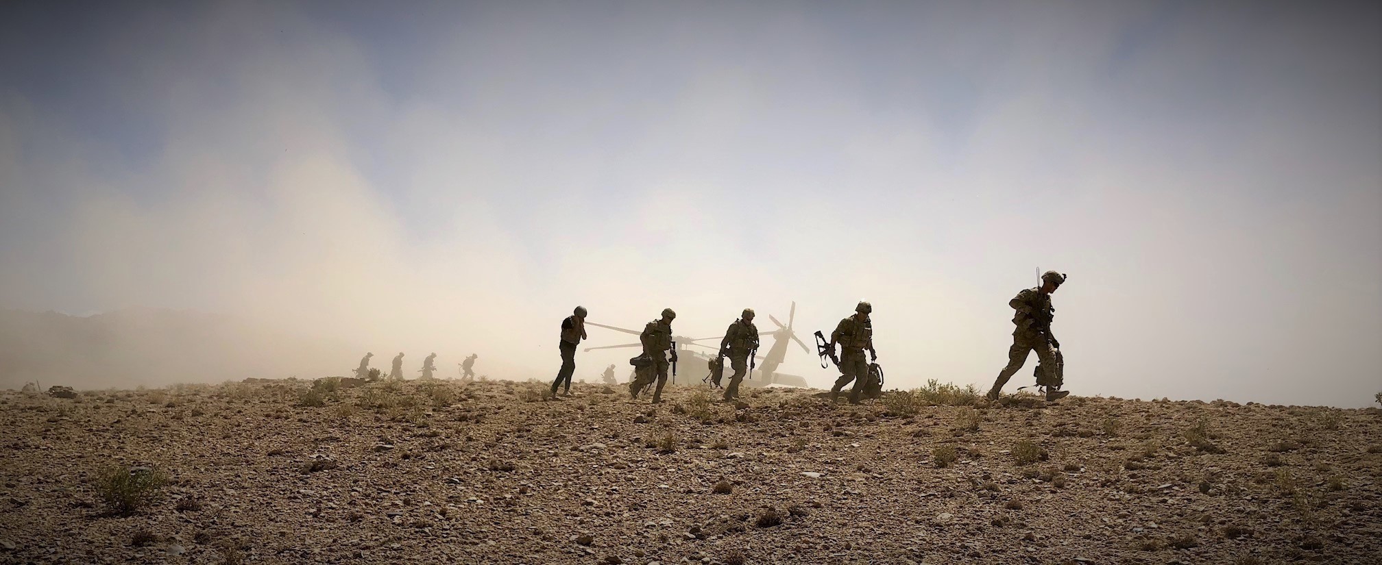 U.S. Soldiers dismount on the battlefield