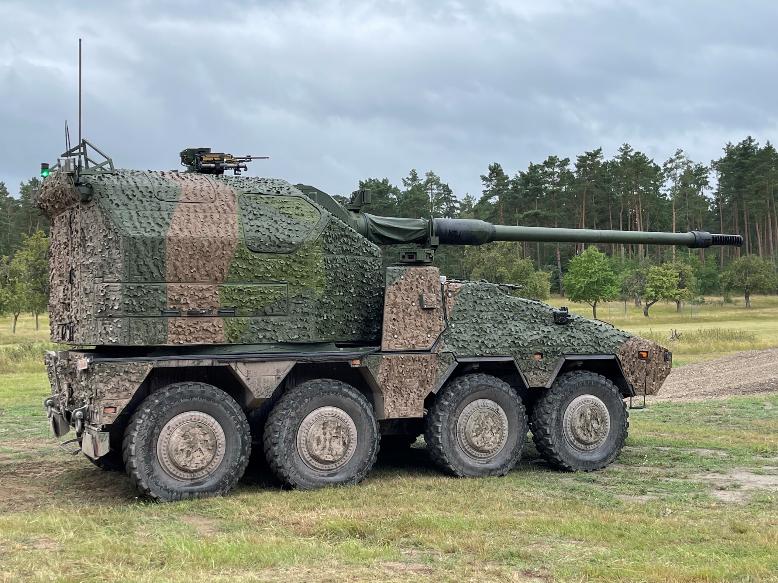 RCH 155 Boxer Howitzer for German and British Armies - Armada International